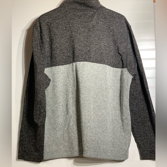 Men’s 2XL Izod quarter zip fleece inside sweater outside in Heather Gray & black - Picture 3 of 10